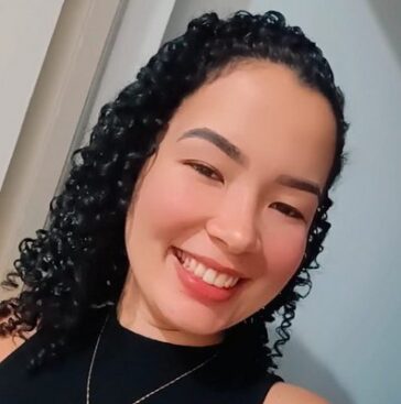Lara Ferrari | Terapeutas