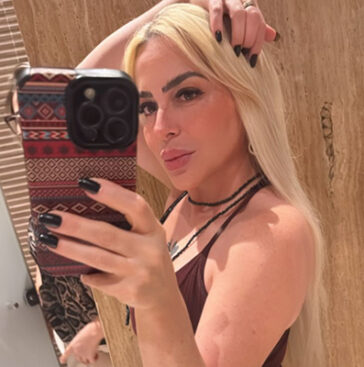 Melissa Brasileirinha | Massagistas