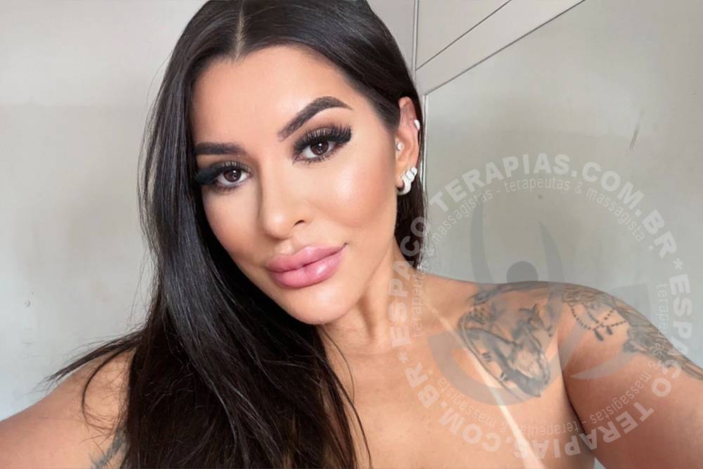 Camila Queiroz | Terapeutas