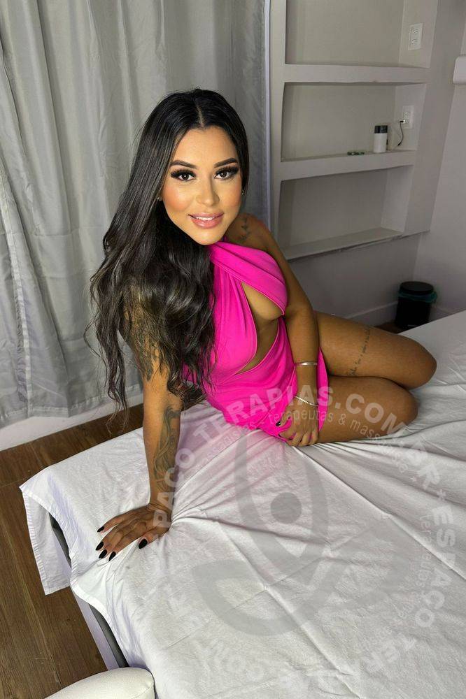 Camila Queiroz | Terapeutas