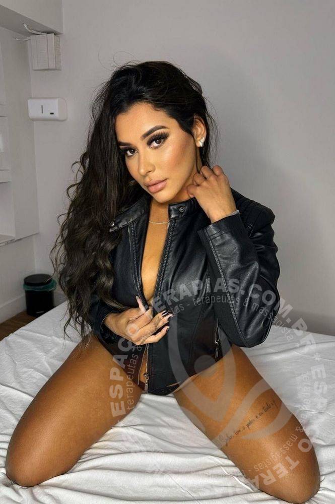 Camila Queiroz | Terapeutas