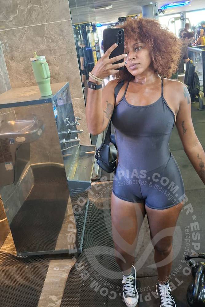 Lari Afroo | Terapeutas