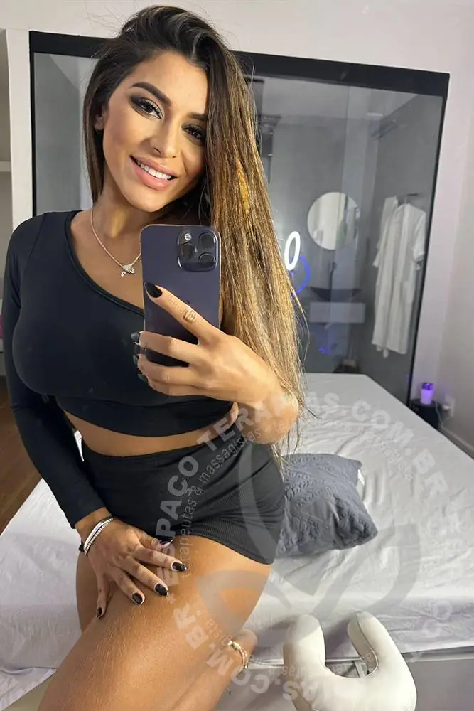 Camila Queiroz | Terapeutas